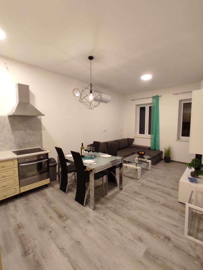Apartment Ravnice Omis Bagian luar foto
