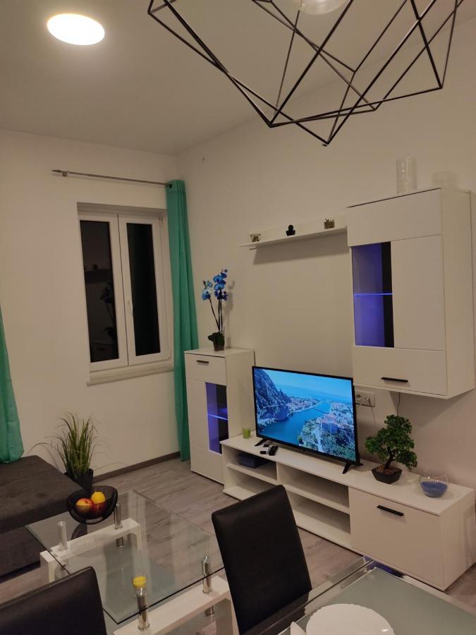 Apartment Ravnice Omis Bagian luar foto